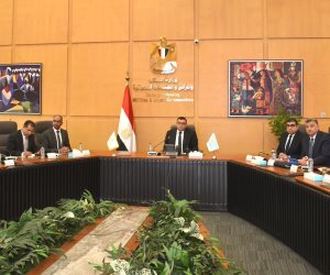 وزير الإسكان يتابع مشروعات مياه الشرب والصرف الصحي ضمن "حياة كريمة" بمحافظتي الغربية ودمياط