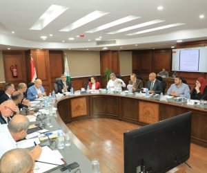 محافظ الجيزة يناقش استعدادات الطرح الجديد لـ 2130 جبانة بطريق الفيوم محافظ الجيزة يناقش استعدادات الطرح الجديد لـ 2130 جبانة بطريق الفيوم