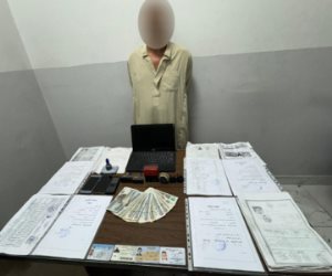 ضبط أحد الأشخاص بالشرقية لقيامه بمزاولة نشاط إجرامي تخصص في تزوير المحررات الرسمية ضبط أحد الأشخاص بالشرقية لقيامه بمزاولة نشاط إجرامي تخصص في تزوير المحررات الرسمية
