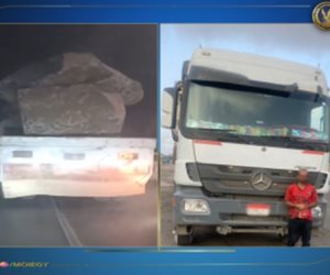 كشف ملابسات فيديو متداول لسيارة محملة بالأحجار الضخمة دون غطاء في الإسكندرية كشف ملابسات فيديو متداول لسيارة محملة بالأحجار الضخمة دون غطاء في الإسكندرية