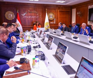 وزيرة التنمية المحلية تترأس اجتماع اللجنة العليا لتراخيص المحال العامة لمتابعة جهود تيسير وتبسيط إجراءات إصدار التراخيص للأنشطة المختلفة بالمحافظات