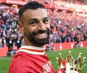 صلاح يحتفل بلقب البريميرليغ ويؤكد: فخور بكل ما حققته هذا الموسم