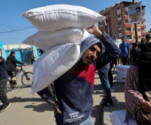 مراسل القاهرة الإخبارية: المساعدات توزع في 3 نقاط فقط بغزة ويحرم سكان الشمال
