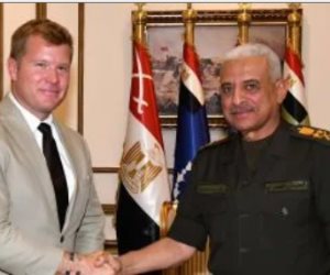 وزير الدفاع يلتقى عضو لجنة الخدمات المسلحة بمجلس الشيوخ الأمريكى