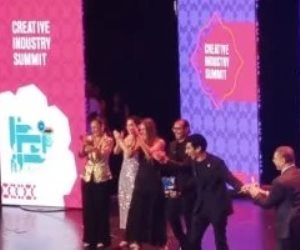 بحفل قمة الإبداع .. مسلسل لام شمسية أفضل عمل اجتماعى وكريم الشناوى يهدى الجائزة لـ"ولاد الشمس"