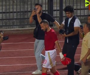 على معلول وأكرم توفيق يودعان الأهلي بالدموع فى ليلة القبض على الدرع 45 