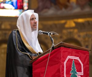 جامعةُ ستانفورد الأمريكية تستضيف محاضرةً لأمين عام رابطة العالم الإسلامي