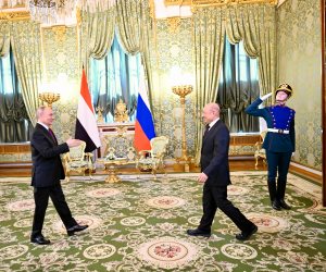 العليمى ينهى زيارته الأولى إلى روسيا.. وحفاوة بوتين فى الاستقبال تفتح باب الدعم الروسى للشرعية اليمنية