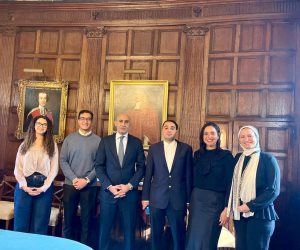 وزير التربية والتعليم يلتقي عددا من الطلاب المصريين بجامعة كامبريدج.. ويؤكد: نماذج مشرفة للدولة المصرية بالخارج