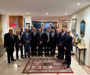 وزير الخارجية والهجرة يلتقي مع مجموعة من كبار رجال الأعمال ورؤساء البنوك المغربية