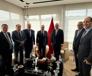 وزير الخارجية والهجرة يلتقي مع وزير الصناعة والتجارة المغربي في الرباط