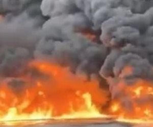 حريق ضخم بميناء بالشارقة فى الإمارات.. مواد قابلة للاشتعال واستنفار الدفاع المدني (فيديو)