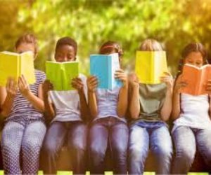   شجع أولادك على القراءة في إجازة الصيف.. 4 خطوات تخليها عادة منتظمة
