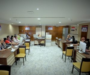غرفة عمليات بعثة حج القرعة.. منظومة دقيقة تعمل على مدار الساعه لضمان راحة وسلامة ضيوف الرحمن (صور)