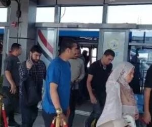 إقبال كبير من المواطنين على الأتوبيس الترددى فى الساعات الأولى لتشغيله.. صور
