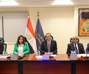 وزراء الاتصالات والتنمية المحلية والعدل والإسكان والزراعة يجتمعون لمتابعة الموقف الحالى لمنظومة الرقم القومى العقارى وإعداد اللائحة التنفيذية للقانون