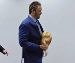 فرحان باللقب .. رئيس بيراميدز يحضر اجتماع اتحاد الكرة والأندية حاملا كأس دورى أبطال أفريقيا