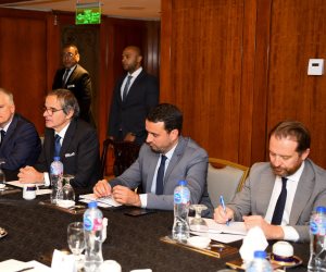 وزير الخارجية والهجرة يلتقي بالمدير العام للوكالة الدولية للطاقة الذرية