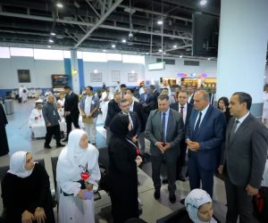 شاهد لحظة مغادرة بعثة أسر شهداء الشرطة من مطار القاهرة ووصولهم  إلى الأراضى المقدسة لأداء فريضة الحج (صور)