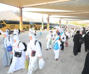 حجاج الجمعيات الأهلية يواصلون أداء المناسك.. ويرمون جمرة العقبة الكبرى.. والبعثة توفر كافة الخدمات في مشعر منى حجاج الجمعيات الأهلية يواصلون أداء المناسك.. ويرمون جمرة العقبة الكبرى.. والبعثة توفر كافة الخدمات في مشعر منى