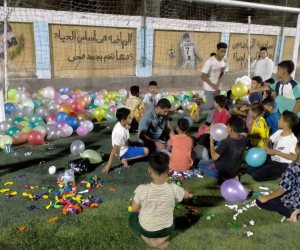 ساحات تزيين بالبالونات ولافتات التهنئة بكفر الشيخ