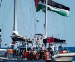 منذ ساعات.. مسيرات تلاحق السفينة "مادلين" مع اقترابها من سواحل غزة