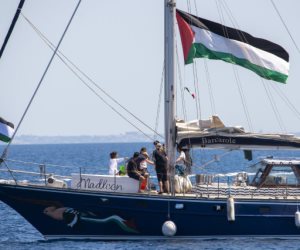ماكرون يطالب بعودة الفرنسيين ضمن طاقم السفينة "مادلين" التي اعترضتها إسرائيل