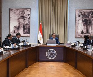 رئيس الوزراء يتابع خطط وإجراءات التوسع فى مشروعات تحلية مياه البحر