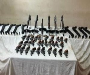 حملات أمنية لضبط جالبي ومتجرى المواد المخدرة والأسلحة النارية غير المرخصة في أسيوط وأسوان ودمياط