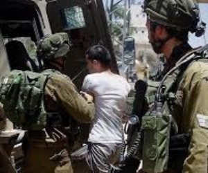 حملة مداهمات للاحتلال الإسرائيلى بالضفة واعتقال مواطنين بينهم سيدة  