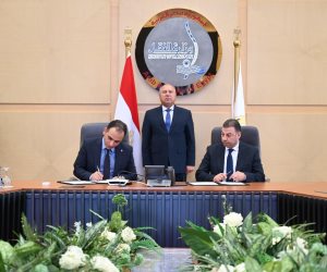  وزير الصناعة والنقل يشهد توقيع عقد ترخيص شركة "رحلة رايدز لتنظيم خدمات النقل البري"
