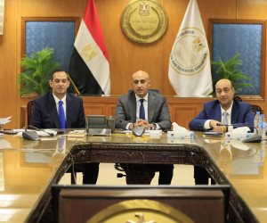 وزير التربية والتعليم يتابع امتحانات الثانوية العامة من خلال غرفة العمليات المركزية بالوزارة