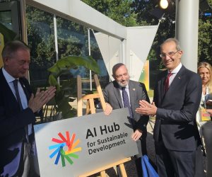 وزير الاتصالات يشارك فى فعالية إطلاق مركز الذكاء الاصطناعى للتنمية المستدامة