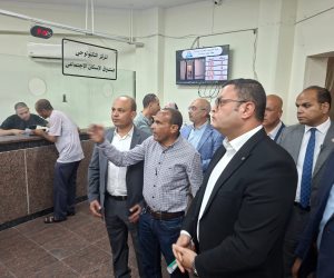 وزير الإسكان يتفقد المركز التكنولوجي لخدمة المواطنين بجهاز مدينة بدر ويتابع موقف المشروعات