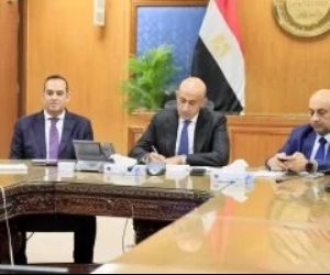 وزير التعليم يتابع انطلاق امتحان العربى للثانوية العامة من غرفة العمليات