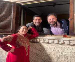 "إنها حقا أسرة جميلة سعيدة" محمد علي رزق يروج لمسلسل "فات الميعاد" بصورة من الكواليس 
