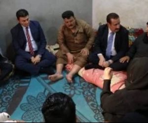 محافظ المنوفية يقدم العزاء لوالد سائق حادث الطريق الإقليمى بمنزله.. صور