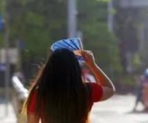 إغلاق برج إيفل ومحطة نووية و مئات المدارس فى فرنسا بسبب الحر الشديد