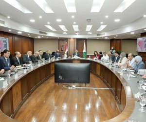 محافظ الجيزة يبحث مع نائب وزير الإسكان حلول مشكلات مياه الشرب والصرف الصناعي بأبو رواش محافظ الجيزة يبحث مع نائب وزير الإسكان حلول مشكلات مياه الشرب والصرف الصناعي بأبو رواش
