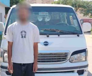 كشف ملابسات واقعة قيام سائق "ميكروباص" بتعاطى مخدر الحشيش حال سيره بالجيزة