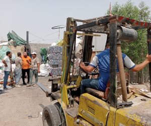تحتوي على مواد قابلة للاشتعال.. إزالة مخازن مخالفة تشكل خطراً على المواطنين بالجيزة