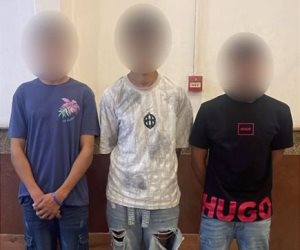 كشف ملابسات فيديو تضمن تعدي شاب بركل فتاة في الشارع بالإسكندرية.. وضبط مرتكبى الواقعة