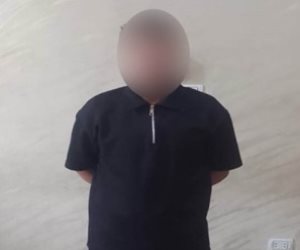 كشف ملابسات فيديو تضمن قيام أحد الأشخاص يحمل سلاحا أبيض بدخول أحد المطاعم وتحطيم محتوياته وترويع المواطنين بمنطقة فيصل بالجيزة وضبط مرتكب الواقعة