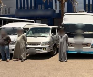 ضبط عدد من قائدي السيارات لقيامهم بالسير عكس الاتجاه بأحد الطرق بالشرقية