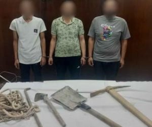 ضبط 3 أشخاص بالقاهرة لقيامهم بأعمال الحفر والتنقيب غير المشروع عن الآثار ضبط 3 أشخاص بالقاهرة لقيامهم بأعمال الحفر والتنقيب غير المشروع عن الآثار