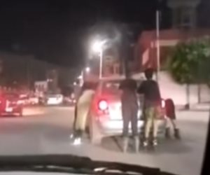 كشف ملابسات قيام قائد سيارة ملاكي بالسماح لأطفال بالتعلق بالسيارة من الخارج بالشرقية كشف ملابسات قيام قائد سيارة ملاكي بالسماح لأطفال بالتعلق بالسيارة من الخارج بالشرقية
