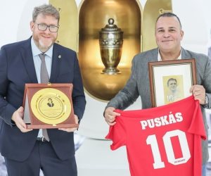 تكريم مصري دولي.. بوشكاش أرينا يحتفي بالدكتور محمود عزت في بودابست
