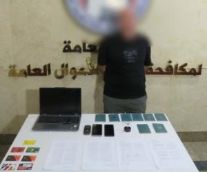 ضبط عنصر جنائي بالجيزة لقيامه بتزوير المحررات الرسمية والنصب على راغبي السفر للخارج ضبط عنصر جنائي بالجيزة لقيامه بتزوير المحررات الرسمية والنصب على راغبي السفر للخارج