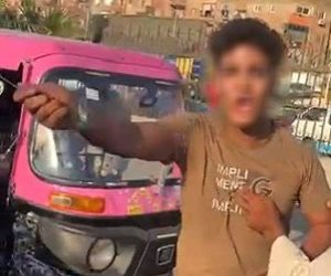 ضبط سائق توك توك ظهر في فيديو بألفاظ خارجة ويعتدي على سيارة شخص بمفك ضبط سائق توك توك ظهر في فيديو بألفاظ خارجة ويعتدي على سيارة شخص بمفك