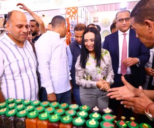 "مجاور" يوجه التضامن بمنح 25 ماكينة خياطة لدعم مبادرة" اتعلم صنعة" بمقر الهلال الأحمر بالعريش.. أعرف التفاصيل (صور) "مجاور" يوجه التضامن بمنح 25 ماكينة خياطة لدعم مبادرة" اتعلم صنعة" بمقر الهلال الأحمر بالعريش.. أعرف التفاصيل (صور)